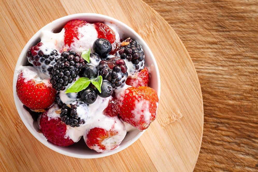 Yogurt is rich in iodine. (Image via Freepik)